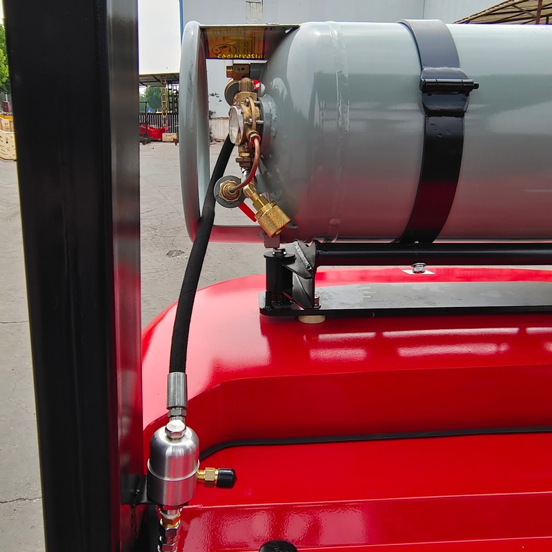 رافعة شوكية تعمل بالغاز البترولي المسال