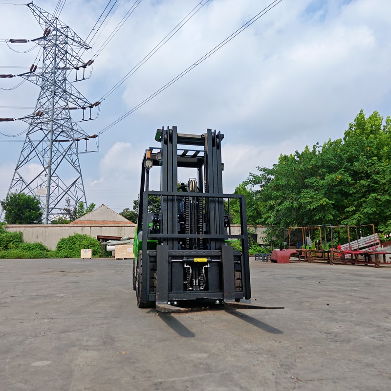 رافعة شوكية كهربائية