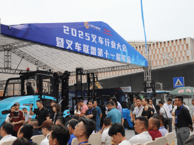 صناعة الرافعات الشوكية