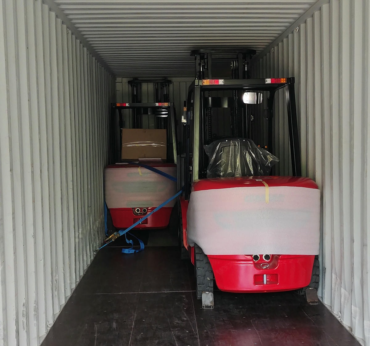 صورة شحنة رافعة شوكية ديزل