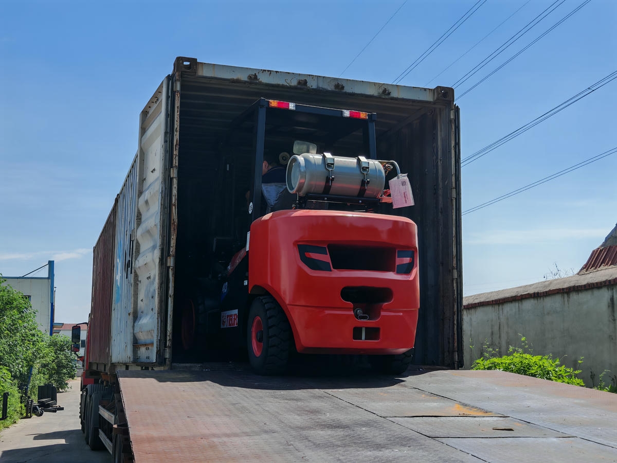 صورة شحنة رافعة شوكية تعمل بالغاز المسال