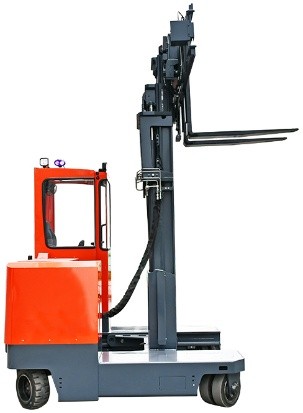 الفئة الثالثة: شاحنات يدوية بمحرك كهربائي أو شاحنات يدوية/راكب. تتطلب رافعات الفئة الثانية الشوكية من السائقين القيادة أو التشغيل من داخل المركبة، بينما صُممت رافعات الفئة الثالثة الشوكية للعمل دون وجود السائق داخلها. تُعد هذه المركبات الصغيرة بديلاً رئيسياً للشاحنات اليدوية غير المزودة بمحرك في عمليات مناولة المواد والتحميل والتفريغ.